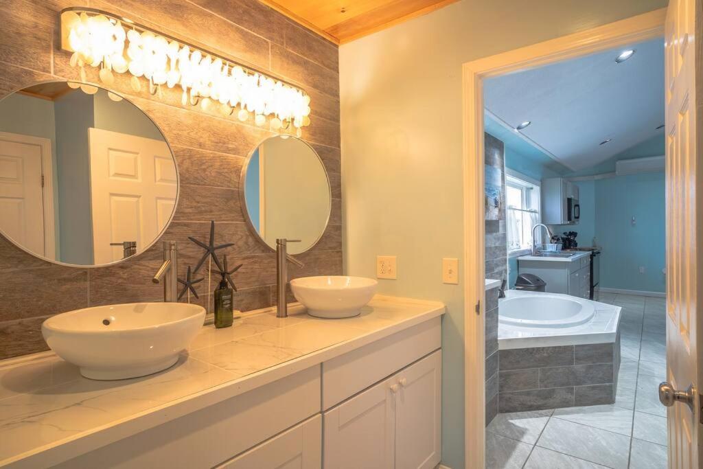 Elegant Jacuzzi Suite Hancock Екстер'єр фото