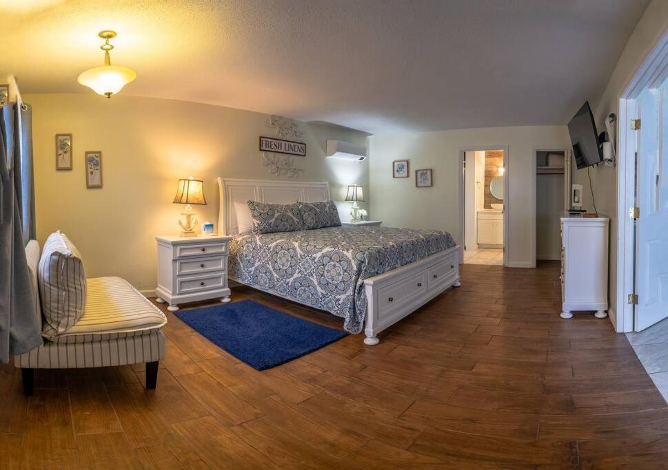 Elegant Jacuzzi Suite Hancock Екстер'єр фото