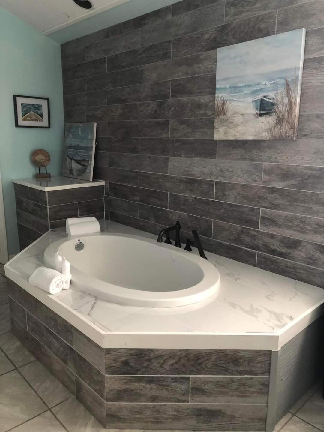 Elegant Jacuzzi Suite Hancock Екстер'єр фото